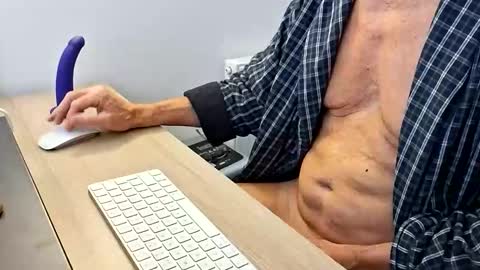 Snapshot of snootyagain chatting on 04-28-26, 06:40 snootyagain online show from 04-28-26, 06:40