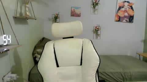 snow_2000 online show from 10-16-25, 03:29