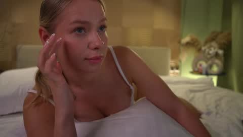 Snapshot of snow_is_falling chatting on 12-13-24, 05:32 Candice Snow online show from 12-13-24, 05:32