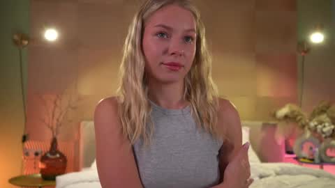 Snapshot of snow_is_falling chatting on 12-14-24, 12:01 Candice Snow online show from 12-14-24, 12:01