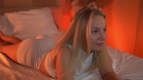 Snapshot of snow_is_falling chatting on 12-24-24, 12:22 Candice Snow online show from 12-24-24, 12:22