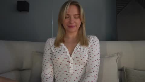 Snapshot of snow_is_falling chatting on 02-07-25, 11:12 Candice Snow online show from 02-07-25, 11:12