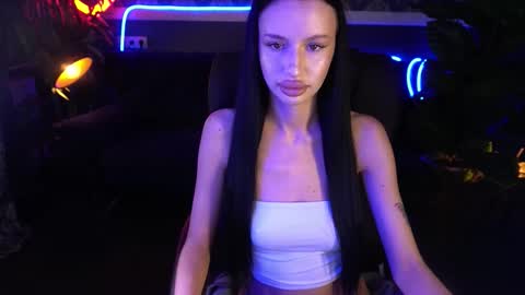 snow_whiteeex online show from 09-15-25, 07:08