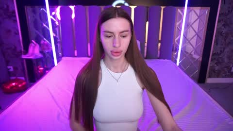 snow_whiteeex online show from 04-15-26, 06:42