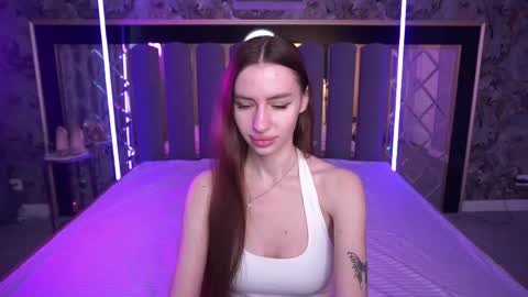 snow_whiteeex online show from 04-25-26, 05:43