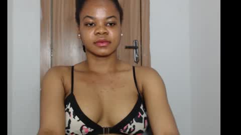 Snapshot of snowdrop5 chatting on 01-11-25, 10:40 snowdrop5 online show from 01-11-25, 10:40