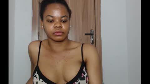 Snapshot of snowdrop5 chatting on 01-11-25, 01:43 snowdrop5 online show from 01-11-25, 01:43