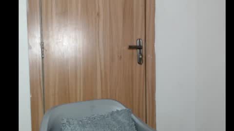 Snapshot of snowdrop5 chatting on 02-16-25, 02:09 snowdrop5 online show from 02-16-25, 02:09