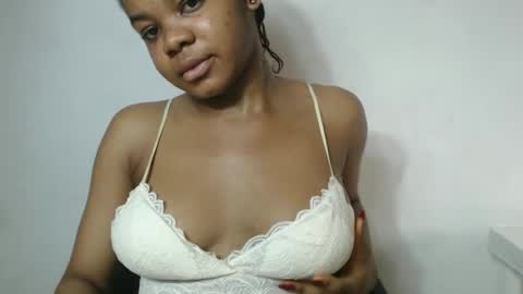 Snapshot of snowdrop5 chatting on 03-06-25, 04:17 snowdrop5 online show from 03-06-25, 04:17