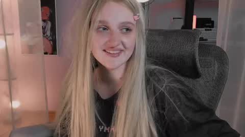 Snapshot of snowflakeskitty chatting on 05-24-26, 05:34 Ellie online show from 05-24-26, 05:34