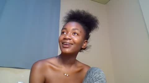 Snapshot of snowie_eyes chatting on 11-10-25, 01:32 Snowie eyes online show from 11-10-25, 01:32