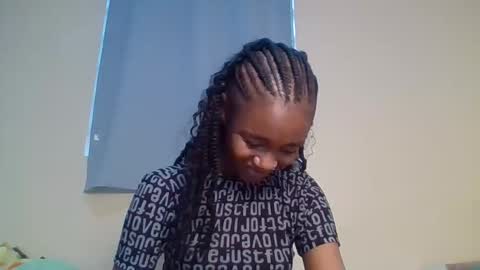 Snapshot of snowie_eyes chatting on 11-13-25, 12:37 Snowie eyes online show from 11-13-25, 12:37