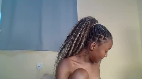 Snapshot of snowie_eyes chatting on 01-09-26, 12:52 Snowie eyes online show from 01-09-26, 12:52