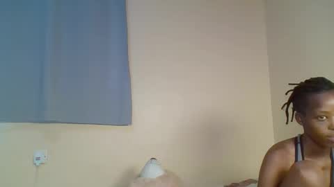 Snapshot of snowie_eyes chatting on 01-12-26, 01:05 Snowie eyes online show from 01-12-26, 01:05