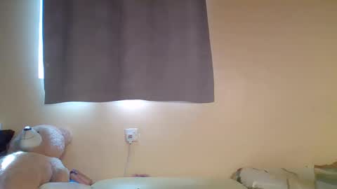 Snapshot of snowie_eyes chatting on 01-13-26, 11:04 Snowie eyes online show from 01-13-26, 11:04