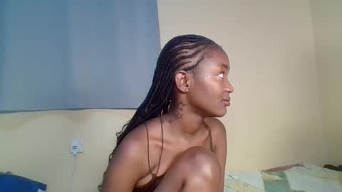 Snapshot of snowie_eyes chatting on 01-15-26, 12:21 Snowie eyes online show from 01-15-26, 12:21