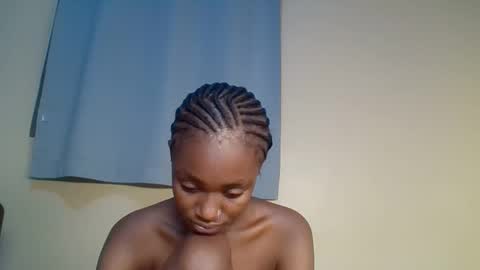 Snapshot of snowie_eyes chatting on 01-16-26, 12:36 Snowie eyes online show from 01-16-26, 12:36