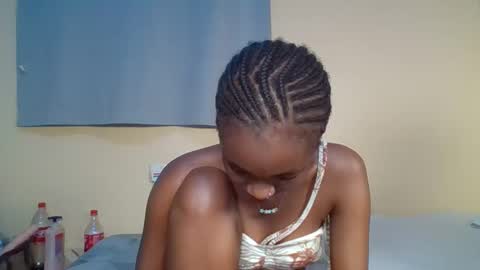 Snapshot of snowie_eyes chatting on 01-31-26, 09:24 Snowie eyes online show from 01-31-26, 09:24