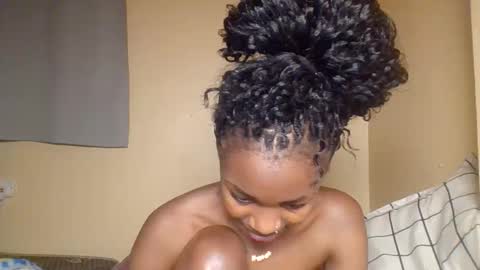 Snapshot of snowie_eyes chatting on 02-25-26, 12:59 Snowie eyes online show from 02-25-26, 12:59