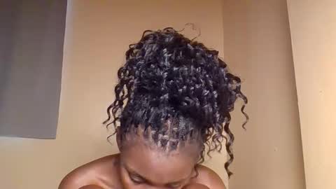 Snapshot of snowie_eyes chatting on 02-26-26, 12:59 Snowie eyes online show from 02-26-26, 12:59