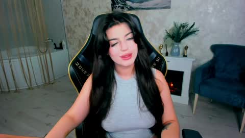 Snapshot of snowingwinter chatting on 05-18-26, 03:35 snowingwinter online show from 05-18-26, 03:35