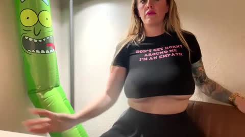 Soaking Umbrella online show from 02-12-25, 04:22