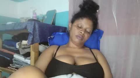 Snapshot of soayh89 chatting on 04-12-26, 06:02 soayh89 online show from 04-12-26, 06:02