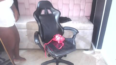 soffia_b online show from 09-23-25, 03:09