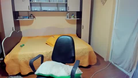 Soffy online show from 04-25-26, 03:42