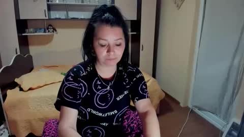 Snapshot of soffy_skye chatting on 05-04-26, 05:03 Soffy online show from 05-04-26, 05:03
