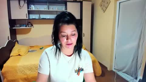 Snapshot of soffy_skye chatting on 05-13-26, 05:05 Soffy online show from 05-13-26, 05:05