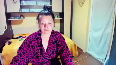 Snapshot of soffy_skye chatting on 05-17-26, 04:43 Soffy online show from 05-17-26, 04:43
