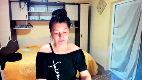 Snapshot of soffy_skye chatting on 05-25-26, 04:51 Soffy online show from 05-25-26, 04:51