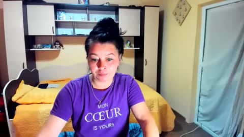 Snapshot of soffy_skye chatting on 05-27-26, 05:04 Soffy online show from 05-27-26, 05:04