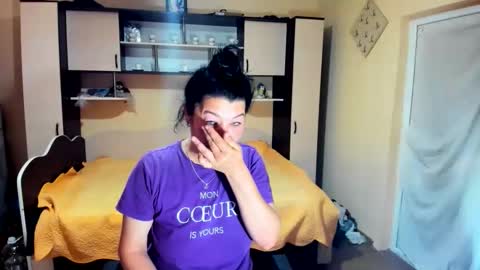 Snapshot of soffy_skye chatting on 06-05-26, 05:25 Soffy online show from 06-05-26, 05:25