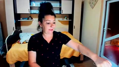 Snapshot of soffy_skye chatting on 06-17-26, 05:10 Soffy online show from 06-17-26, 05:10