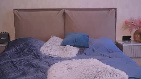 Snapshot of soffyasi chatting on 10-25-25, 11:40 soffyasi online show from 10-25-25, 11:40