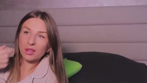 Snapshot of soffyasi chatting on 11-12-25, 09:53 soffyasi online show from 11-12-25, 09:53