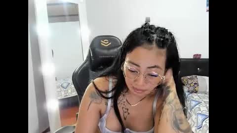 Snapshot of sofhya_jay9 chatting on 12-30-24, 03:47 Evainked online show from 12-30-24, 03:47