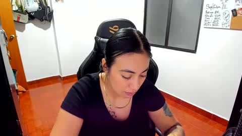 Snapshot of sofhya_jay9 chatting on 09-12-25, 03:39 Evainked online show from 09-12-25, 03:39