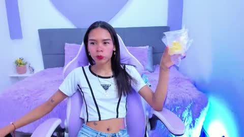 Snapshot of sofi_little2 chatting on 12-20-25, 06:26 Sofia online show from 12-20-25, 06:26