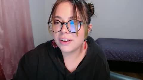 Snapshot of sofi_lynch chatting on 11-09-25, 08:45 Sofi Lynch online show from 11-09-25, 08:45