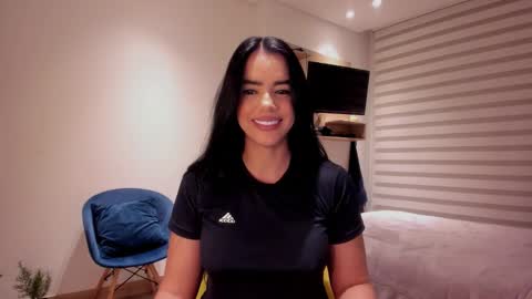 Sofi Saenzz  online show from 10-25-25, 12:18