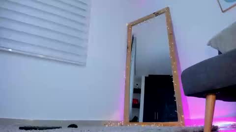 Sofi smith   online show from 02-22-25, 01:55