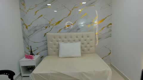 sofia_echeverri online show from 04-24-26, 10:39