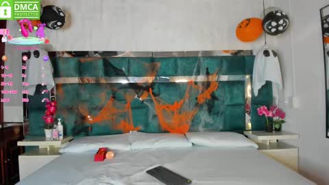 Snapshot of sofia_gomez1_ chatting on 10-26-25, 01:06 Sofia online show from 10-26-25, 01:06