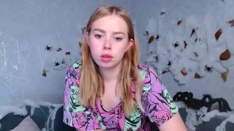 Sofia here online show from 10-16-25, 12:33