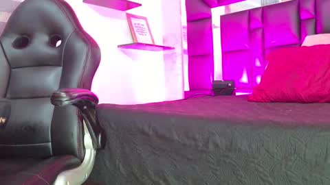 Snapshot of sofia_martinn chatting on 09-10-25, 03:06 Sofia online show from 09-10-25, 03:06