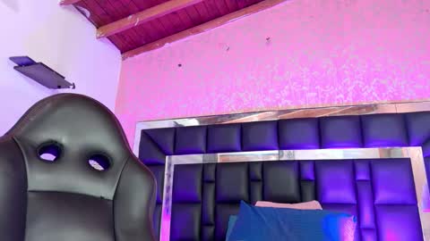 Snapshot of sofia_martinn chatting on 11-10-25, 03:05 Sofia online show from 11-10-25, 03:05