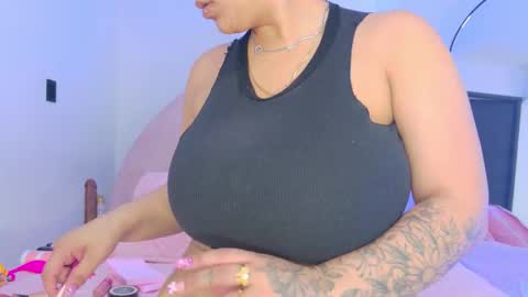 Snapshot of sofia_martinn chatting on 11-30-25, 02:59 Sofia online show from 11-30-25, 02:59